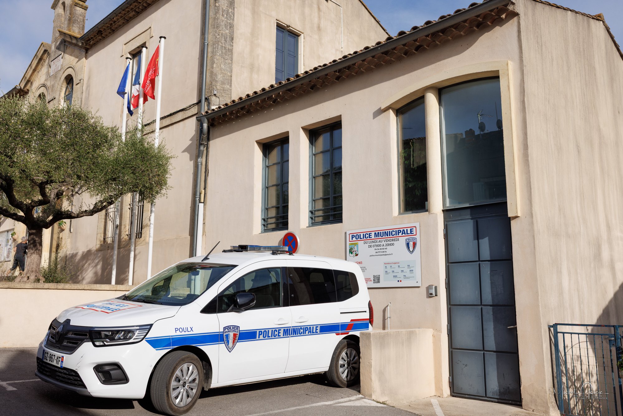 Entrée de la police municipale à Poulx