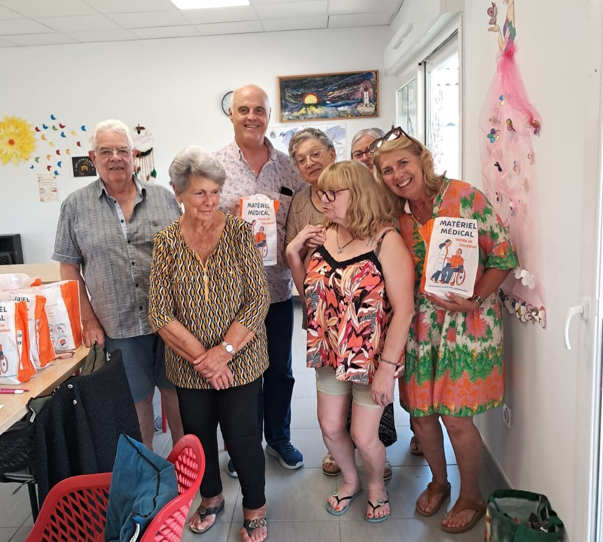 Distribution des kits fraîcheur à la Maison en Partage, Poulx