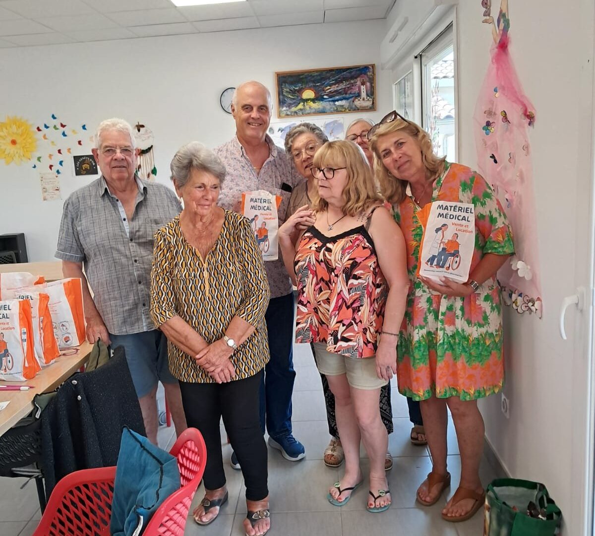 Distribution des kits fraîcheur à la Maison en Partage, Poulx