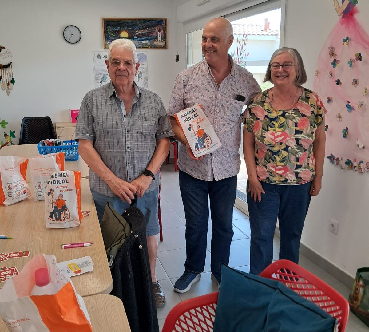 Distribution des kits fraîcheur à la Maison en Partage, Poulx