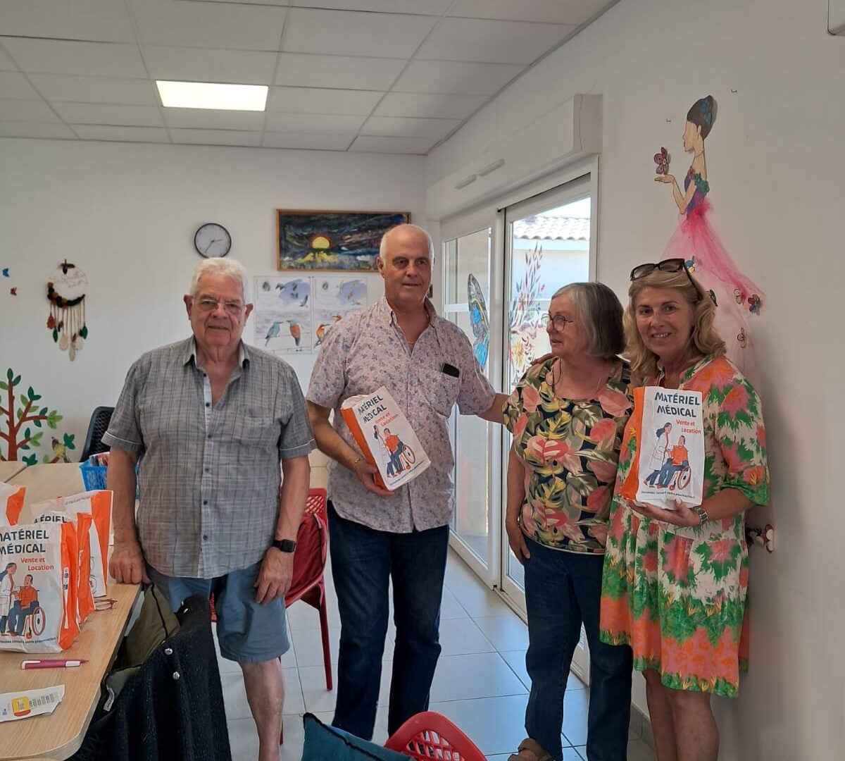 Distribution des kits fraîcheur à la Maison en Partage, Poulx